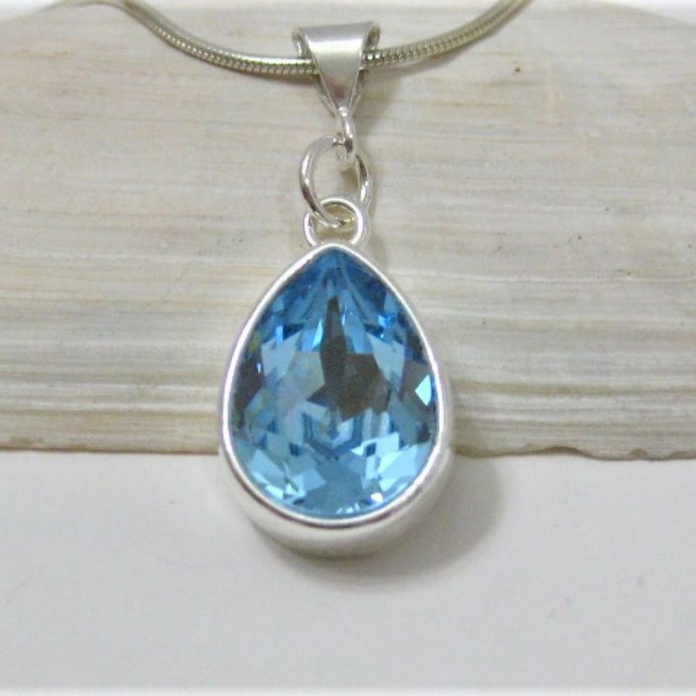 Swarovski aquamarine pendant necklace